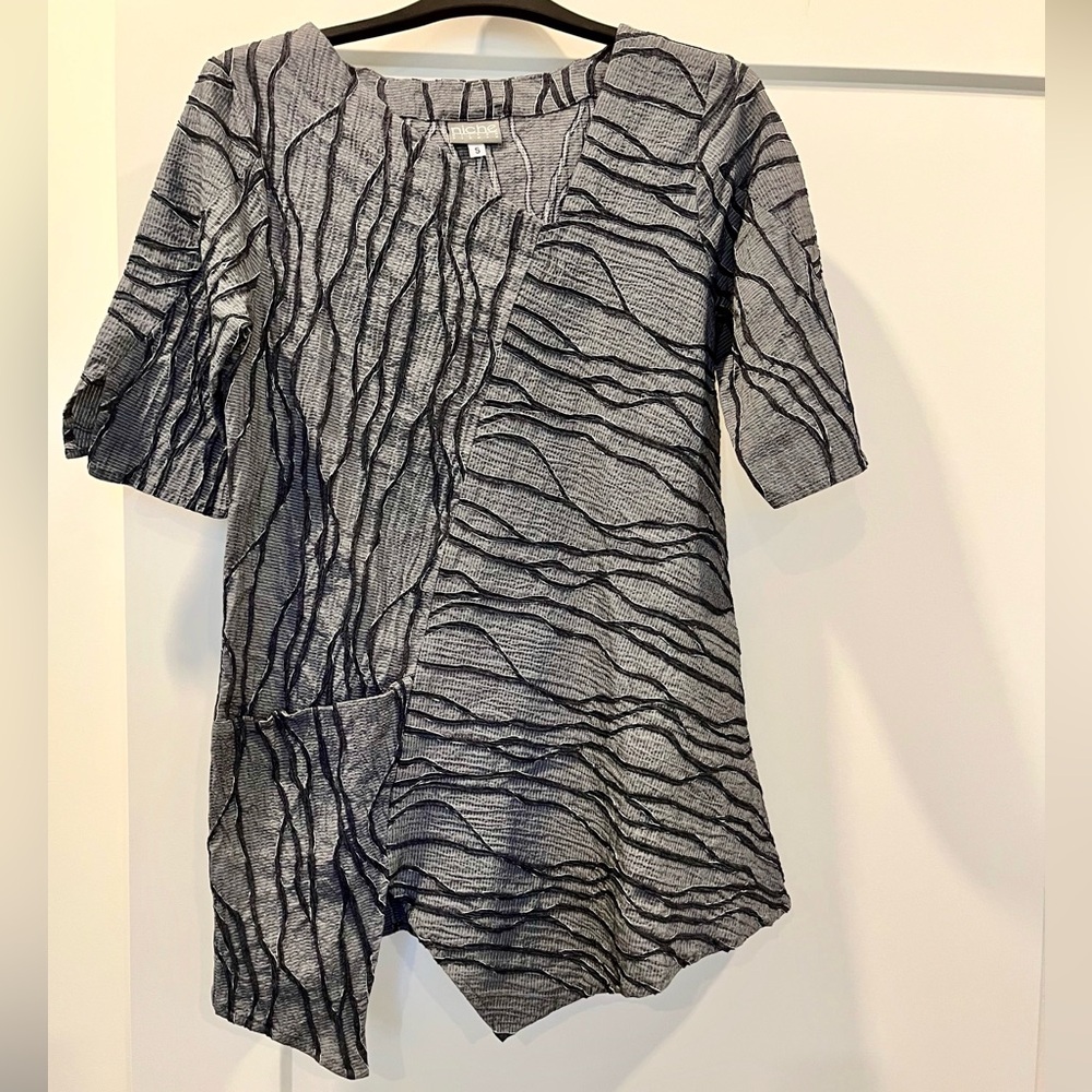 Niche Nilgun Derman Black and Gray Textured Blouse